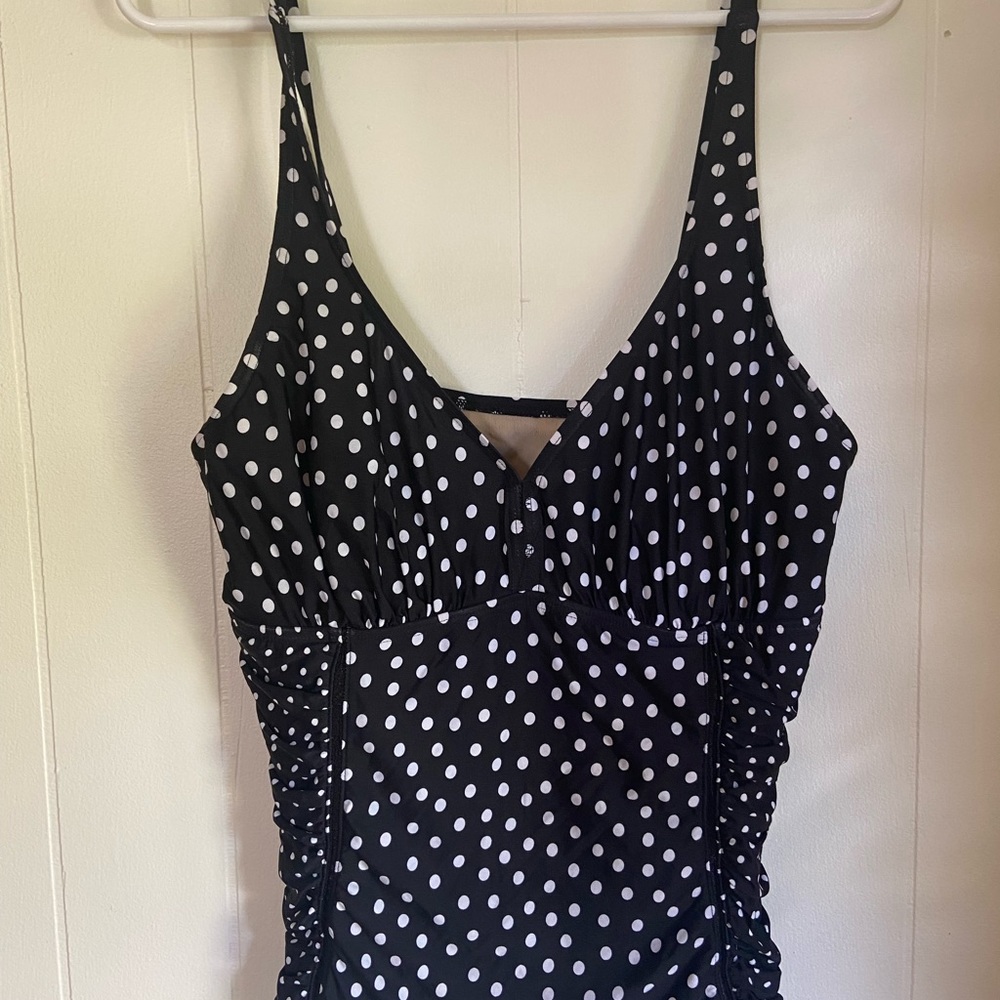 Swim top. Fits Med/large 36 D/DD